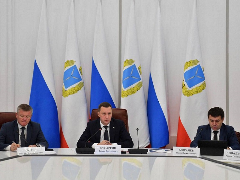 Губернатор Роман Бусаргин провел постоянно действующее совещание с зампредами и министрами, а также главами районов..