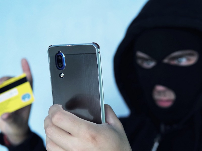 Мошенничество по телефону: как защитить себя и близких рассказывают светловские полицейские.