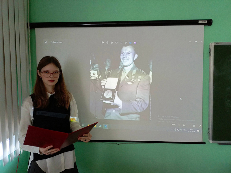 Уроки истории, посвящённые великому космонавту Юрию Гагарину, прошли в школе № 2.
