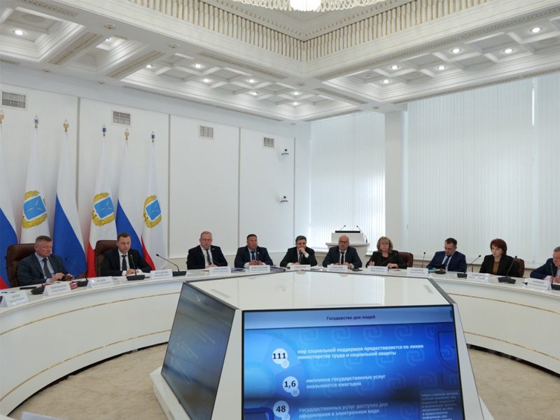 Губернатор Роман Бусаргин провел постоянно действующее совещание с зампредами и министрами правительства, а также главами районов..