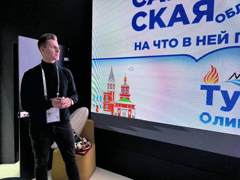 На выставке «Россия» саратовская молодежь рассказывала о Гагарине и достижениях региона.
