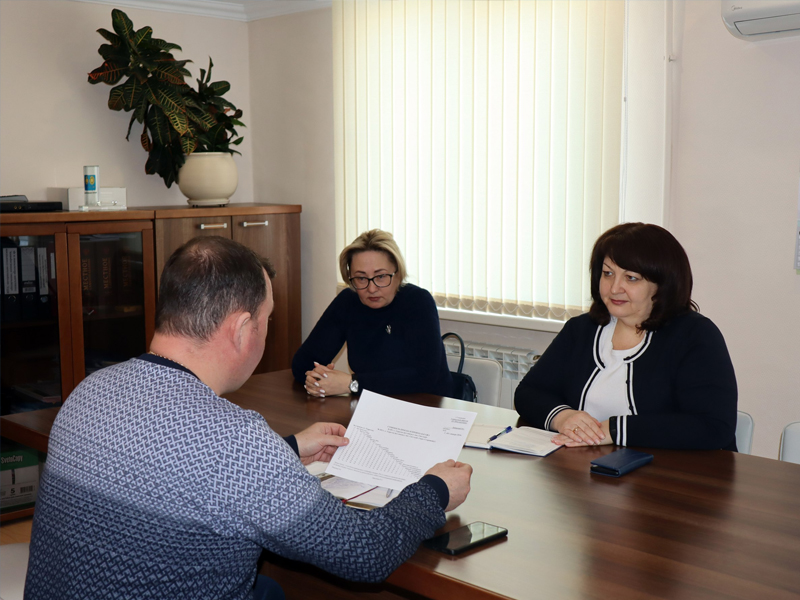 Оксана Шандыбина встретилась с руководством автотранспортной организации.