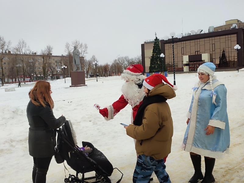 Полицейский Дед Мороз вновь подарил радость жителям городского округа ЗАТО Светлый.