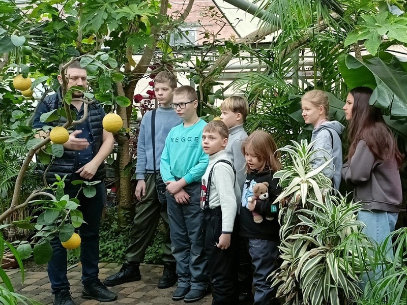 Школьники посетили тропический уголок Саратова.