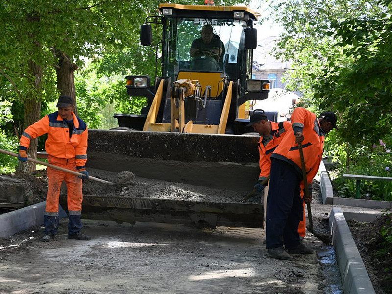 Начался масштабный ремонт дворов в рамках депутатской программы Вячеслава Володина.
