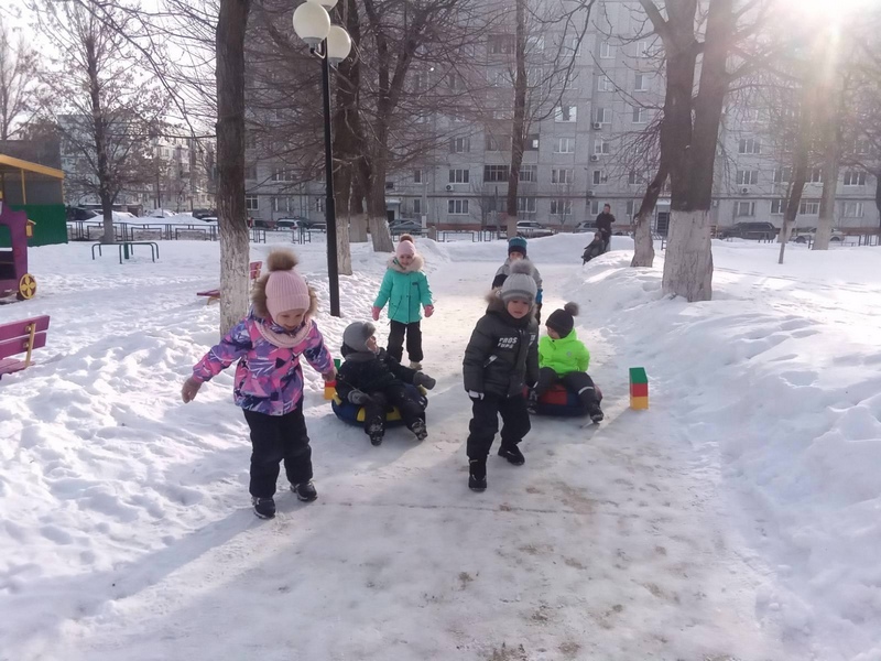 Дошколята отметили День ухода зимы спортивными играми.