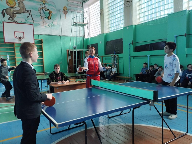 Соревнования по настольному теннису собрали спортсменов в школе № 2.