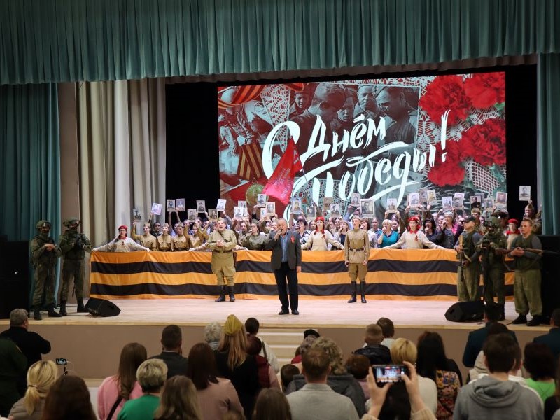В День Победы в Светлом прошел большой праздничный концерт.