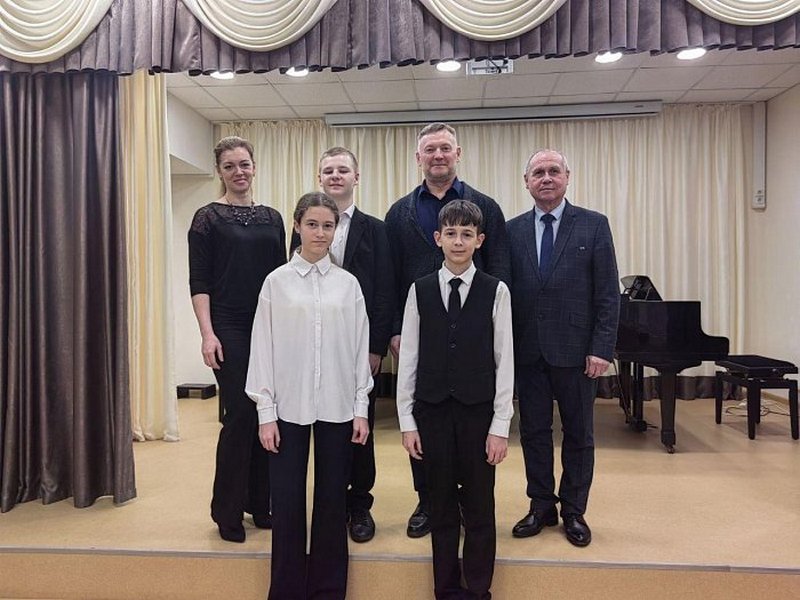 Мастер-класс для светловских музыкантов провел преподаватель музыкального училища при Саратовской государственной консерватории.