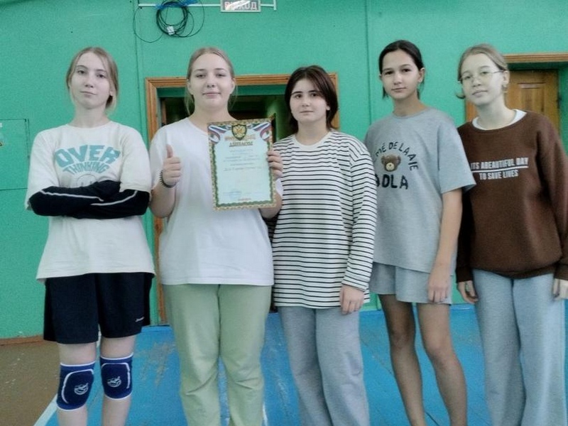 Соревнования по волейболу посвятили Дню Героев Отечества.