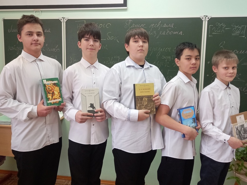 Светловские школьники открывают для себя удивительный мир творчества Пушкина.