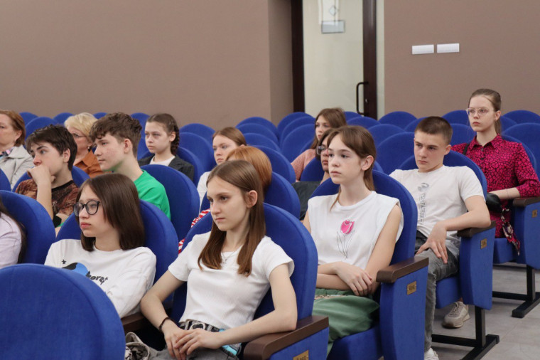 В Георгиевском зале Дома культуры прошёл тематический информационный час «Чернобыль – одна беда на всех».