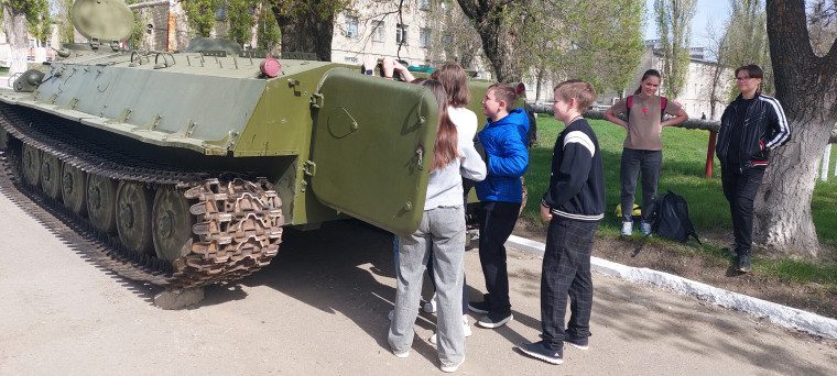 Школьники с экскурсией посетили воинскую часть.