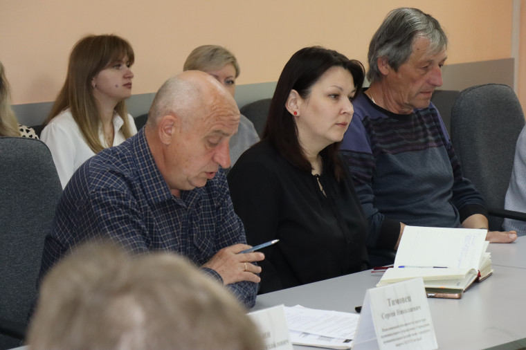 Оксана Шандыбина провела совещание по подготовке к празднованию Дня Победы.